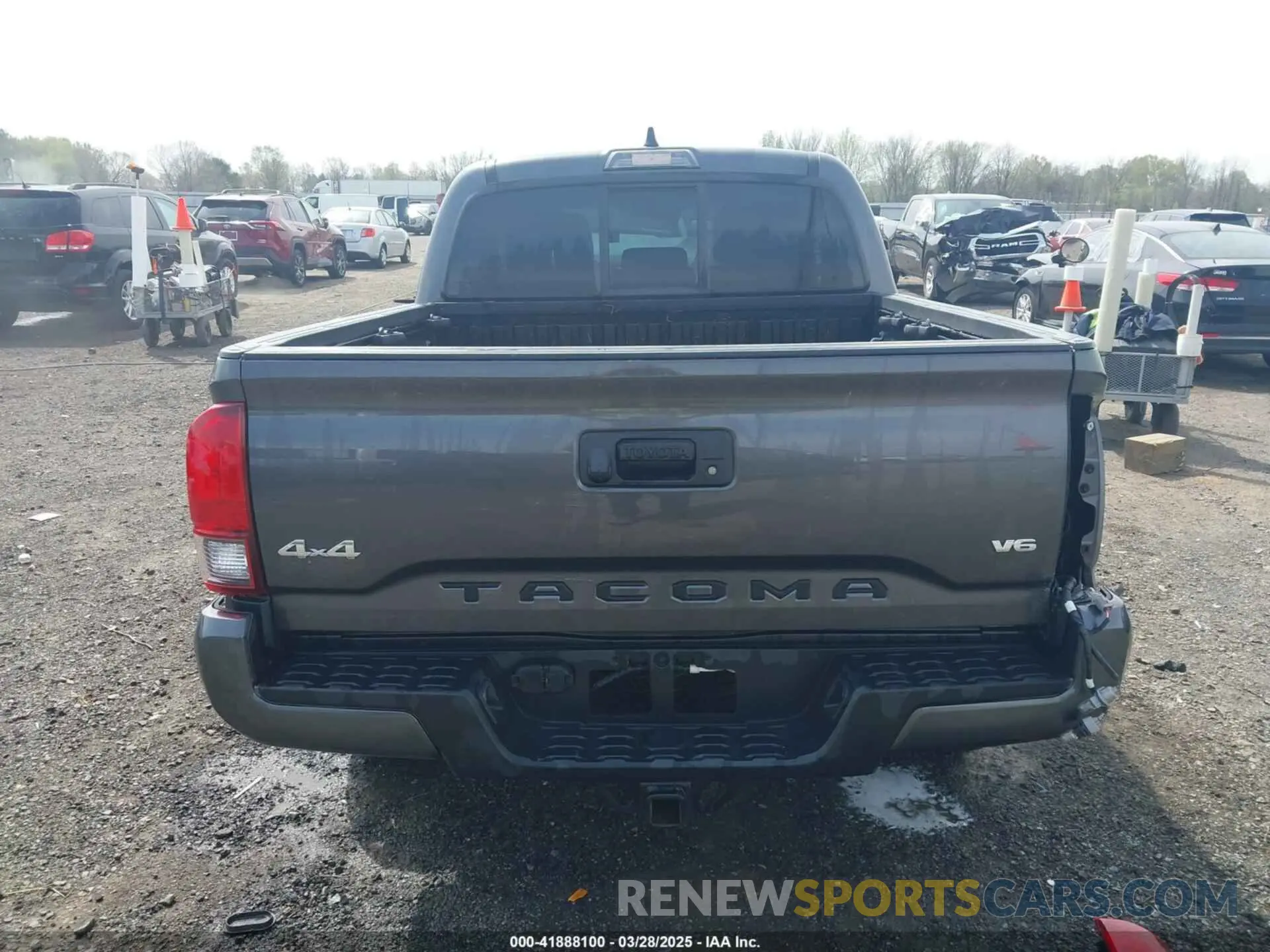 19 fotografías del automóvil dañado 3TYCZ5AN5PT144908 TOYOTA TACOMA 2023