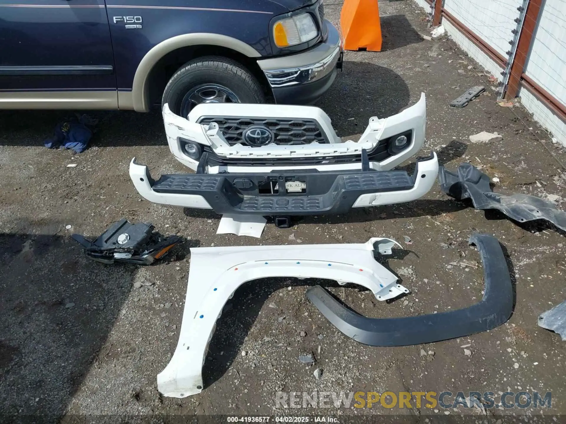 12 fotografías del automóvil dañado 3TYCZ5AN5PT151681 TOYOTA TACOMA 2023