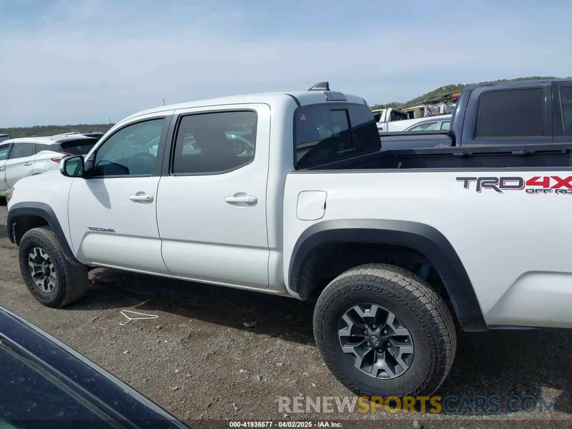 15 fotografías del automóvil dañado 3TYCZ5AN5PT151681 TOYOTA TACOMA 2023