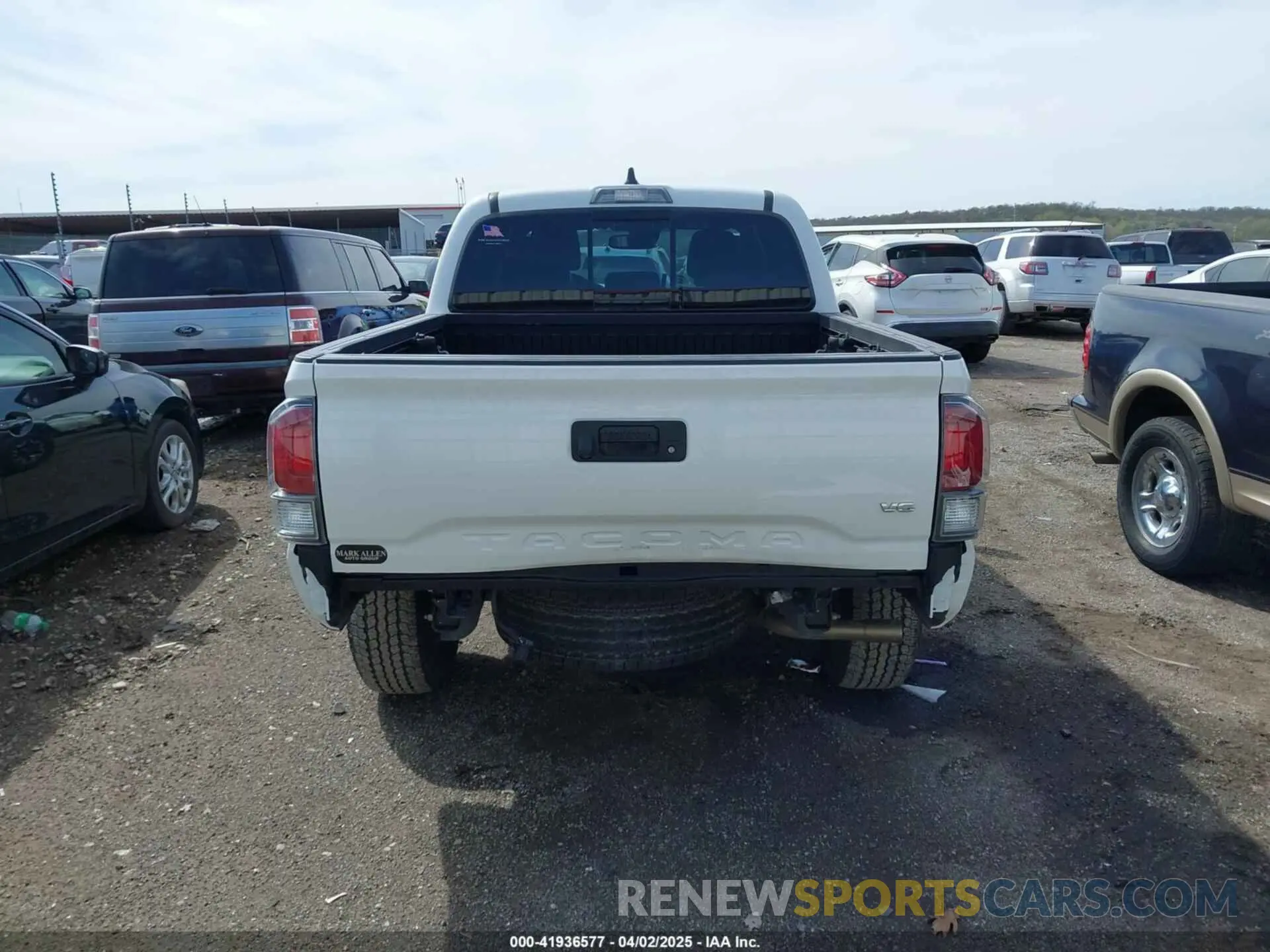 17 fotografías del automóvil dañado 3TYCZ5AN5PT151681 TOYOTA TACOMA 2023
