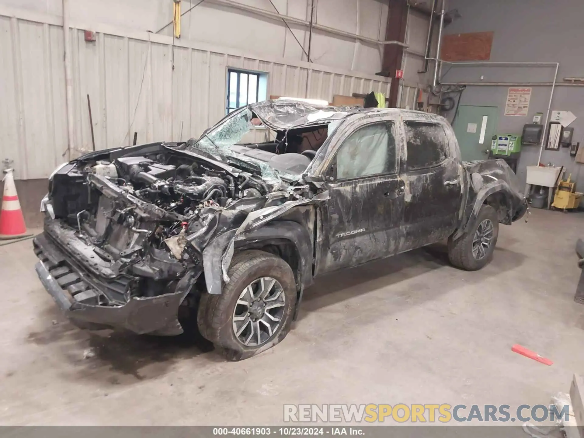2 fotografías del automóvil dañado 3TYCZ5AN5PT155147 TOYOTA TACOMA 2023