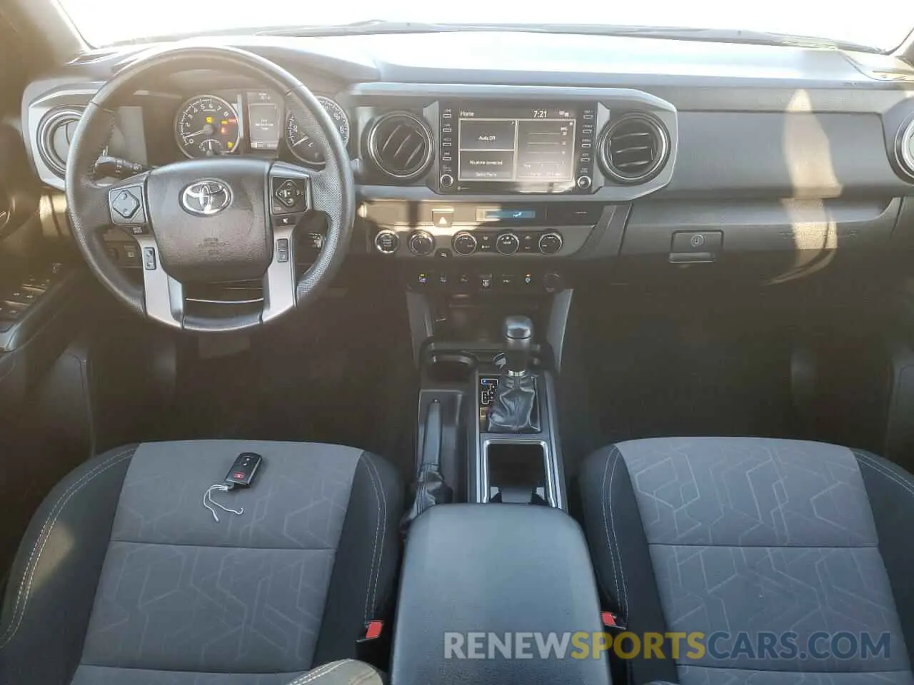 8 fotografías del automóvil dañado 3TYCZ5AN6PT106507 TOYOTA TACOMA 2023