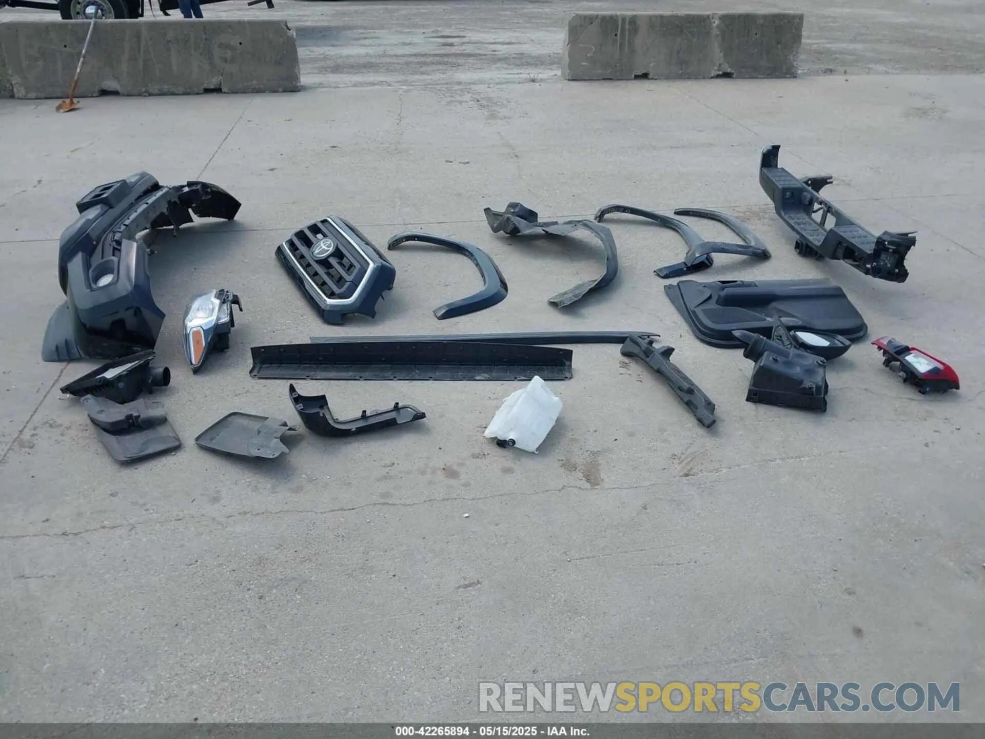 12 fotografías del automóvil dañado 3TYCZ5AN6PT167436 TOYOTA TACOMA 2023