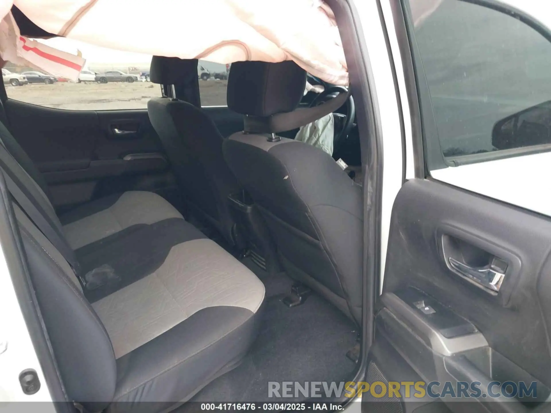8 fotografías del automóvil dañado 3TYCZ5AN7PT125454 TOYOTA TACOMA 2023