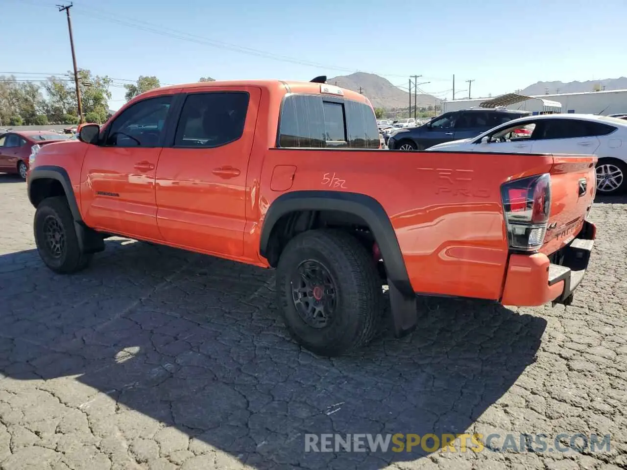 2 fotografías del automóvil dañado 3TYCZ5AN7PT169177 TOYOTA TACOMA 2023