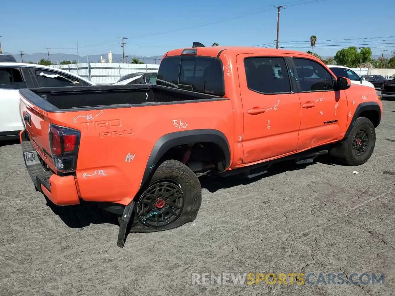 3 fotografías del automóvil dañado 3TYCZ5AN7PT169177 TOYOTA TACOMA 2023