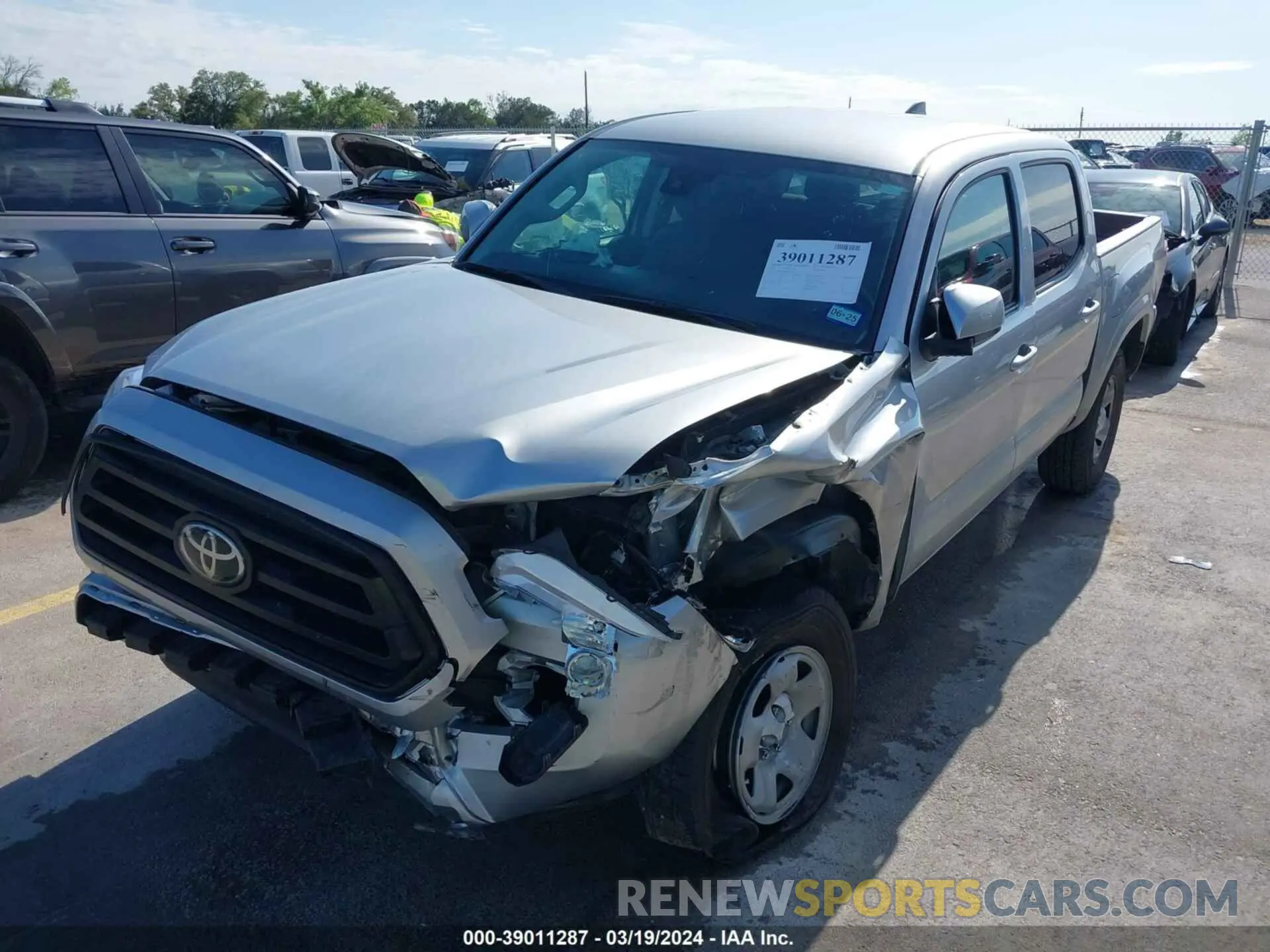 2 fotografías del automóvil dañado 3TYCZ5AN8PT148614 TOYOTA TACOMA 2023