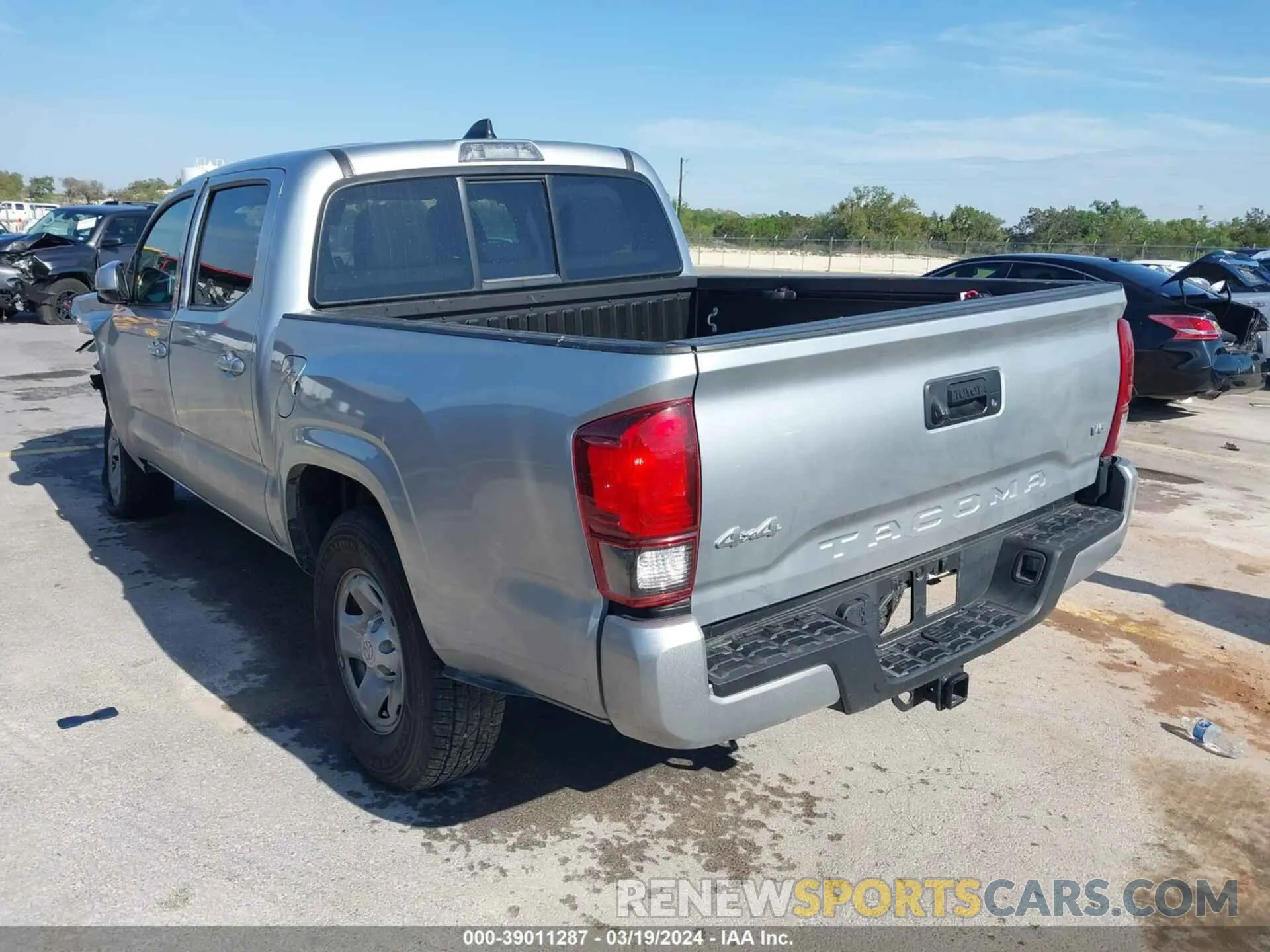3 fotografías del automóvil dañado 3TYCZ5AN8PT148614 TOYOTA TACOMA 2023