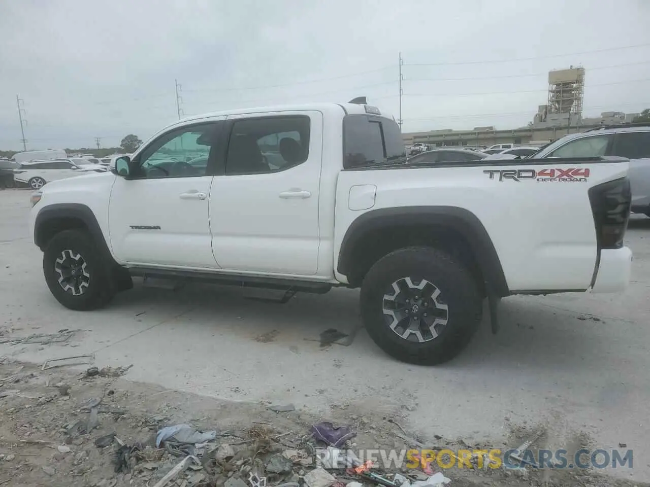 2 fotografías del automóvil dañado 3TYCZ5AN8PT167874 TOYOTA TACOMA 2023