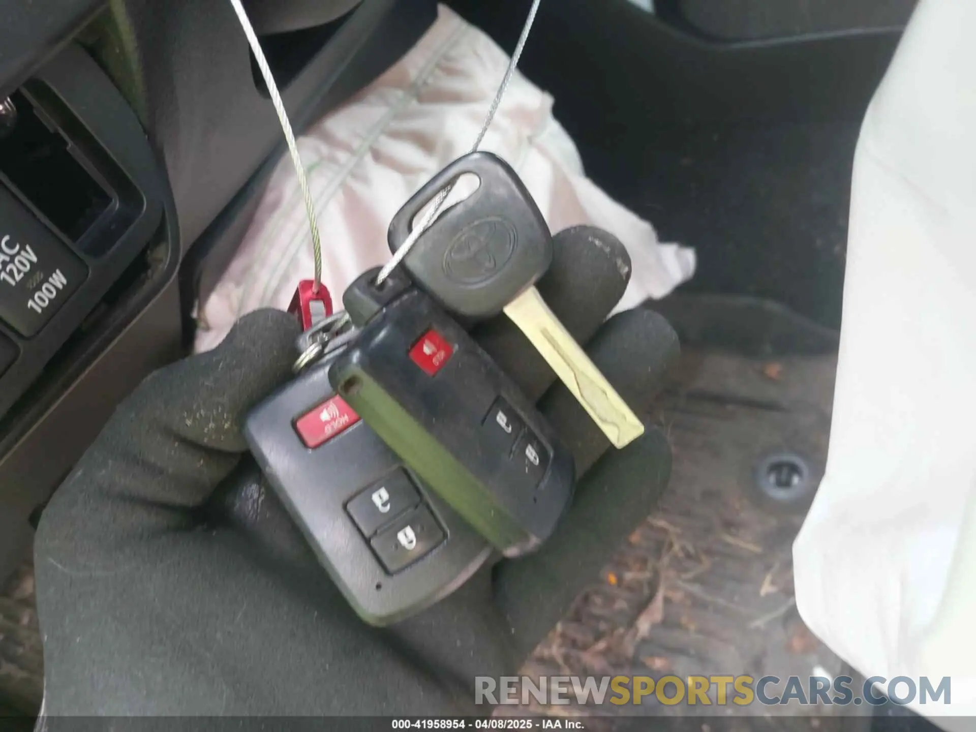 11 fotografías del automóvil dañado 3TYCZ5AN9PT112737 TOYOTA TACOMA 2023