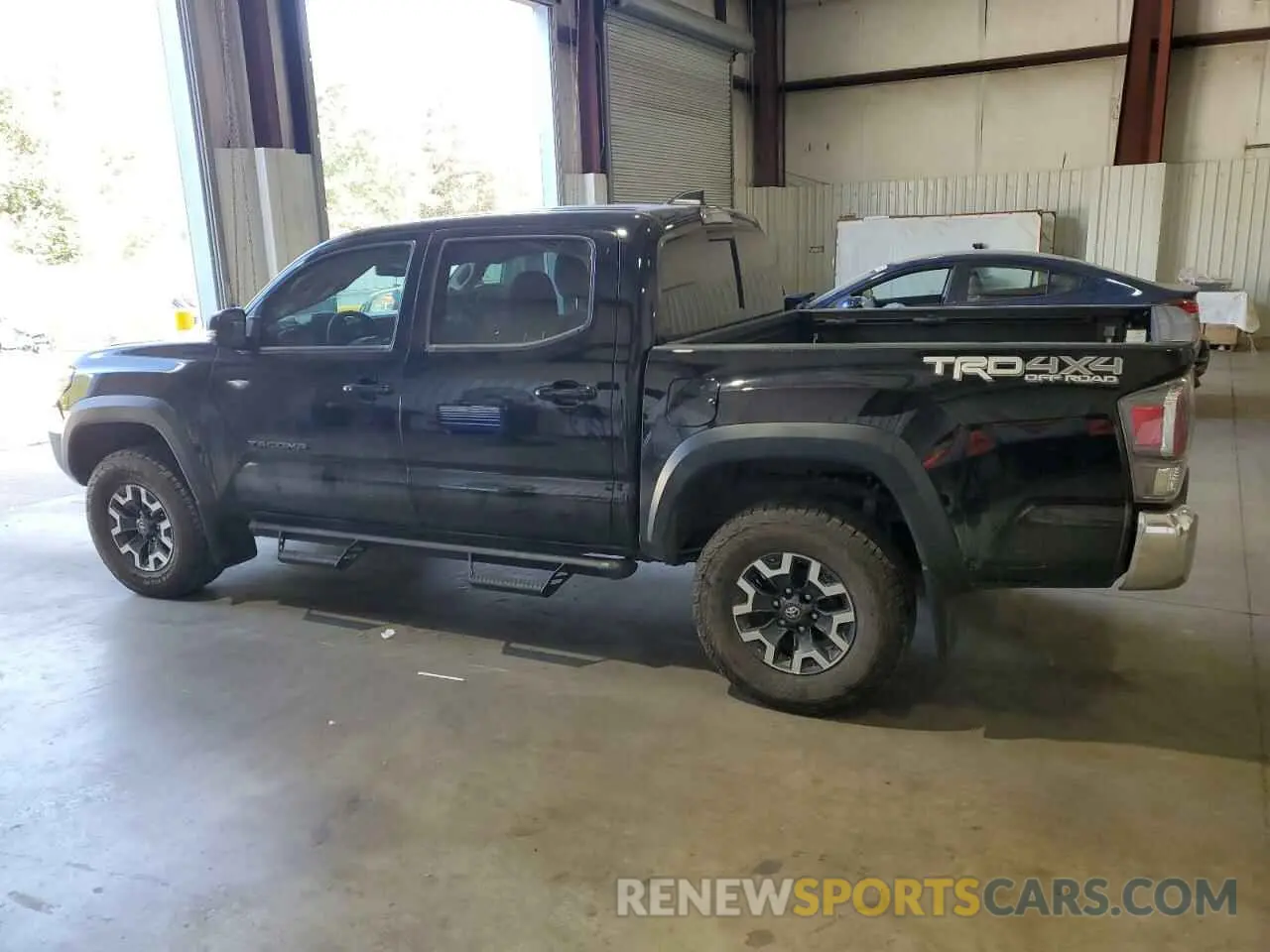 2 fotografías del automóvil dañado 3TYCZ5ANXPT130308 TOYOTA TACOMA 2023