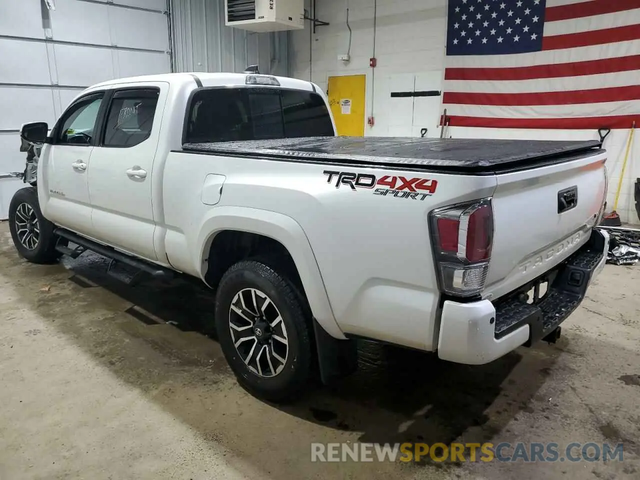 2 fotografías del automóvil dañado 3TYDZ5BN0PT029779 TOYOTA TACOMA 2023