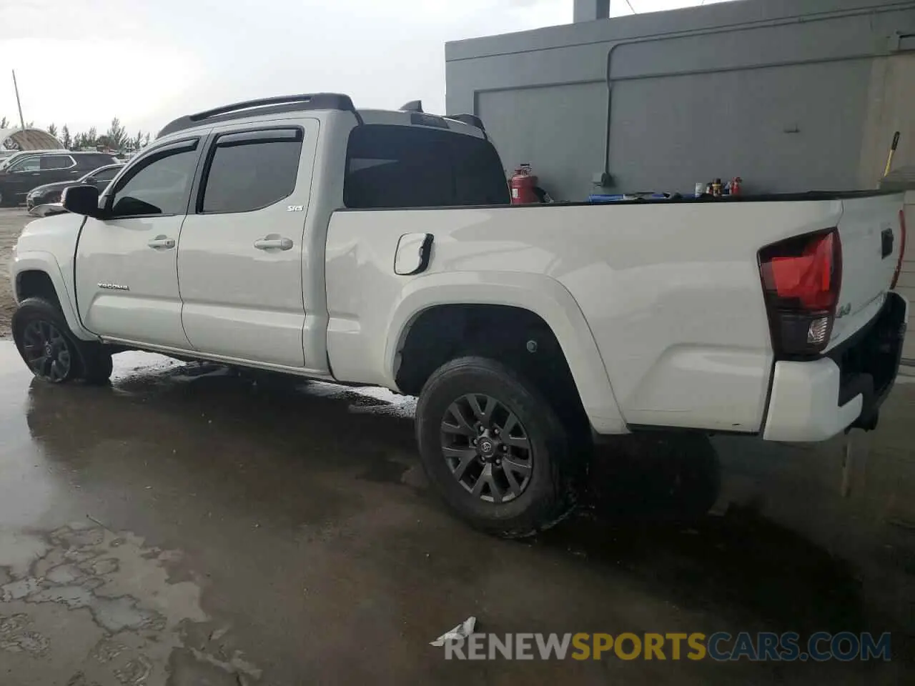 2 fotografías del automóvil dañado 3TYDZ5BN4PT019434 TOYOTA TACOMA 2023