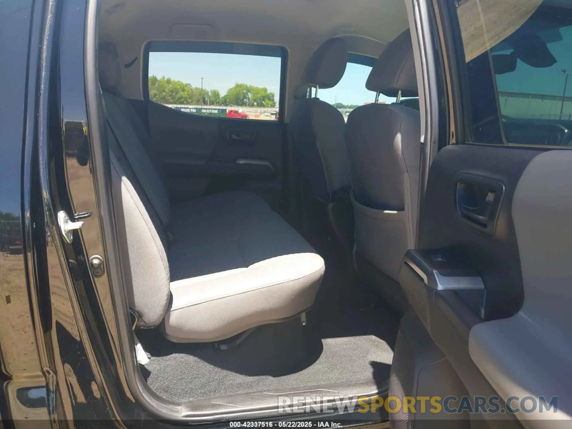 8 fotografías del automóvil dañado 3TYDZ5BN9PT020319 TOYOTA TACOMA 2023