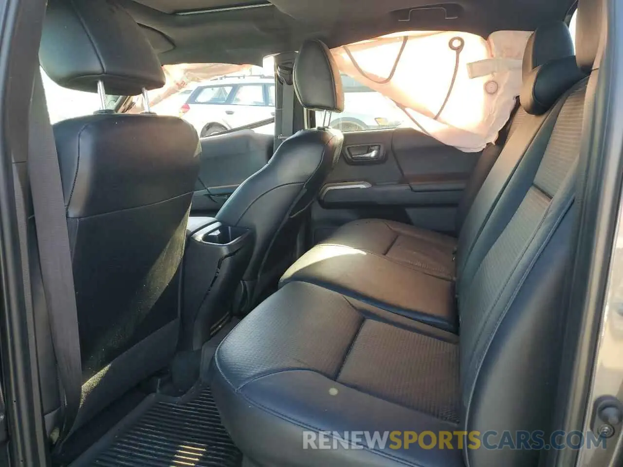 10 fotografías del automóvil dañado 3TYGZ5AN5PT174590 TOYOTA TACOMA 2023