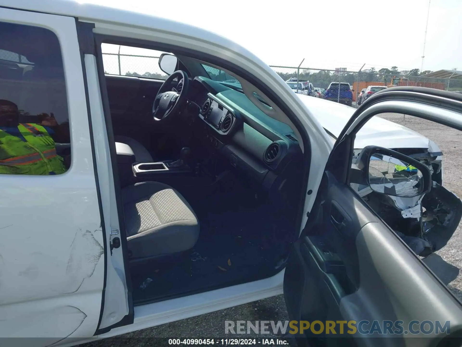 5 fotografías del automóvil dañado 3TYRZ5CN3PT028730 TOYOTA TACOMA 2023