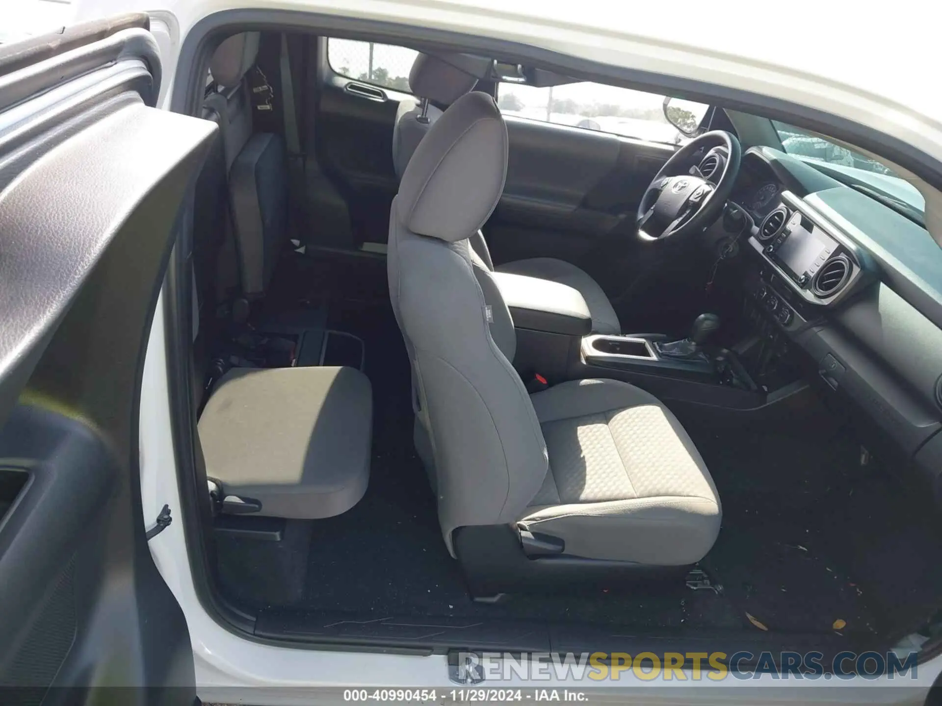 8 fotografías del automóvil dañado 3TYRZ5CN3PT028730 TOYOTA TACOMA 2023