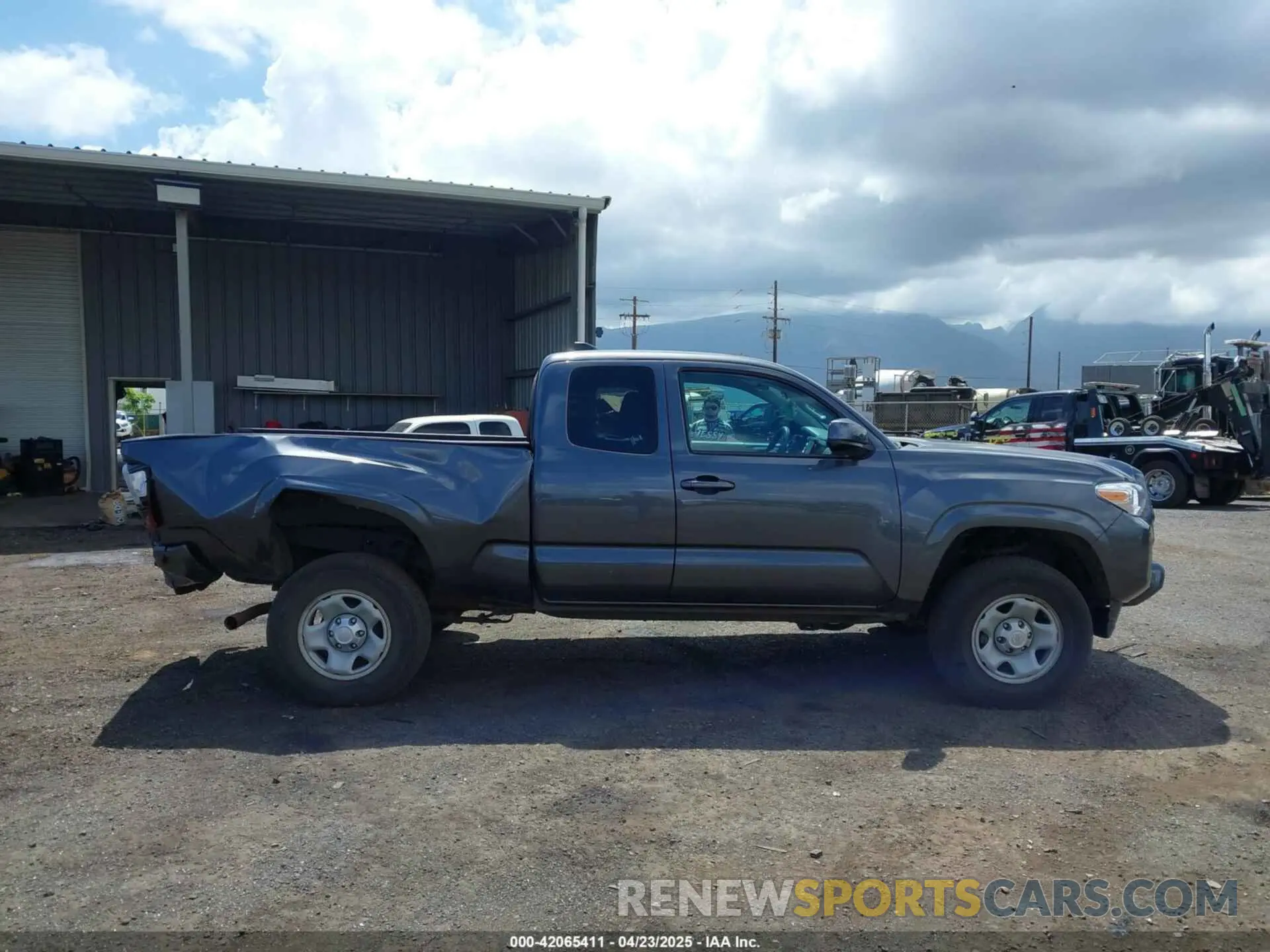 13 fotografías del automóvil dañado 3TYSX5EN5PT019063 TOYOTA TACOMA 2023