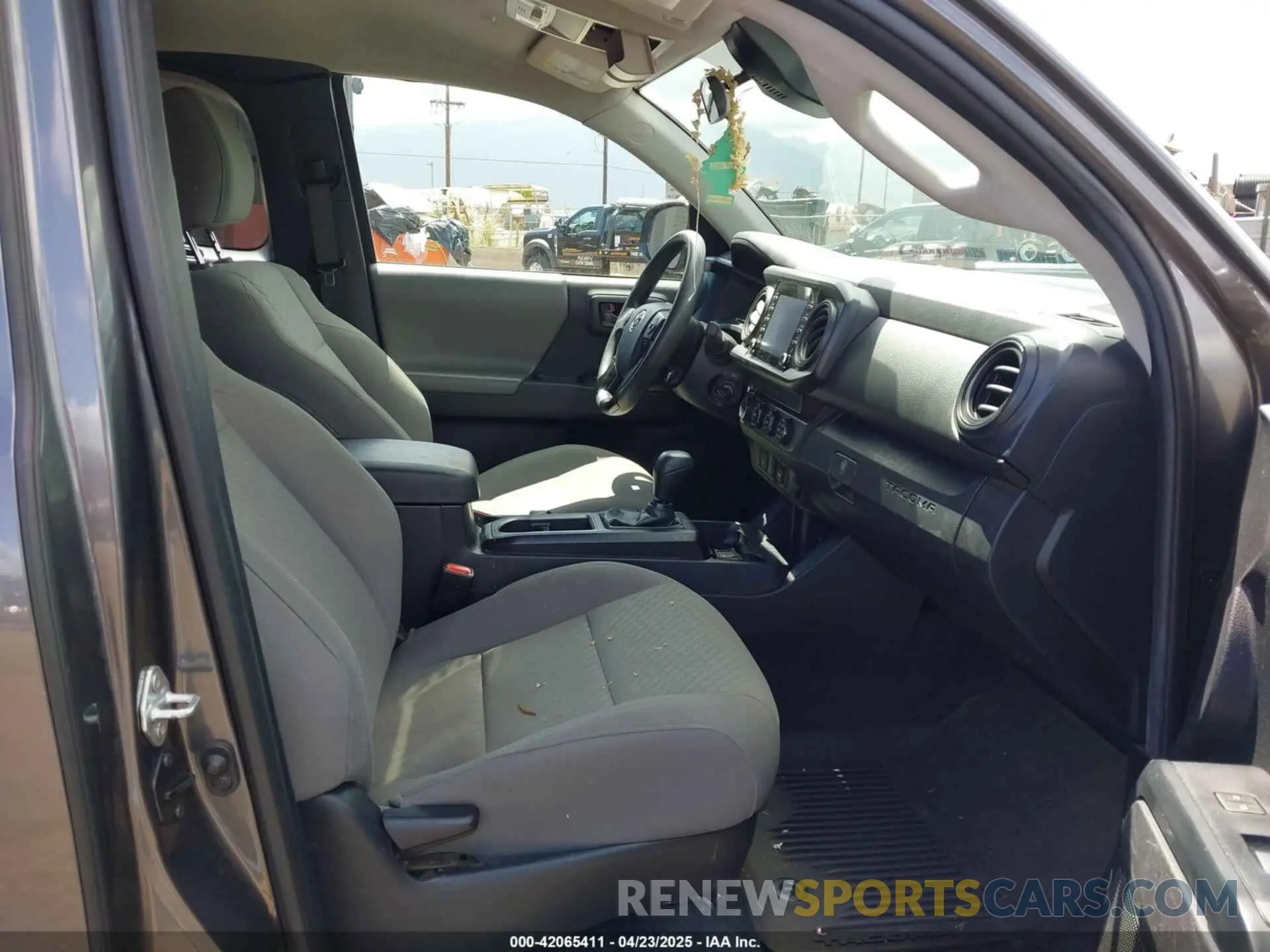 5 fotografías del automóvil dañado 3TYSX5EN5PT019063 TOYOTA TACOMA 2023