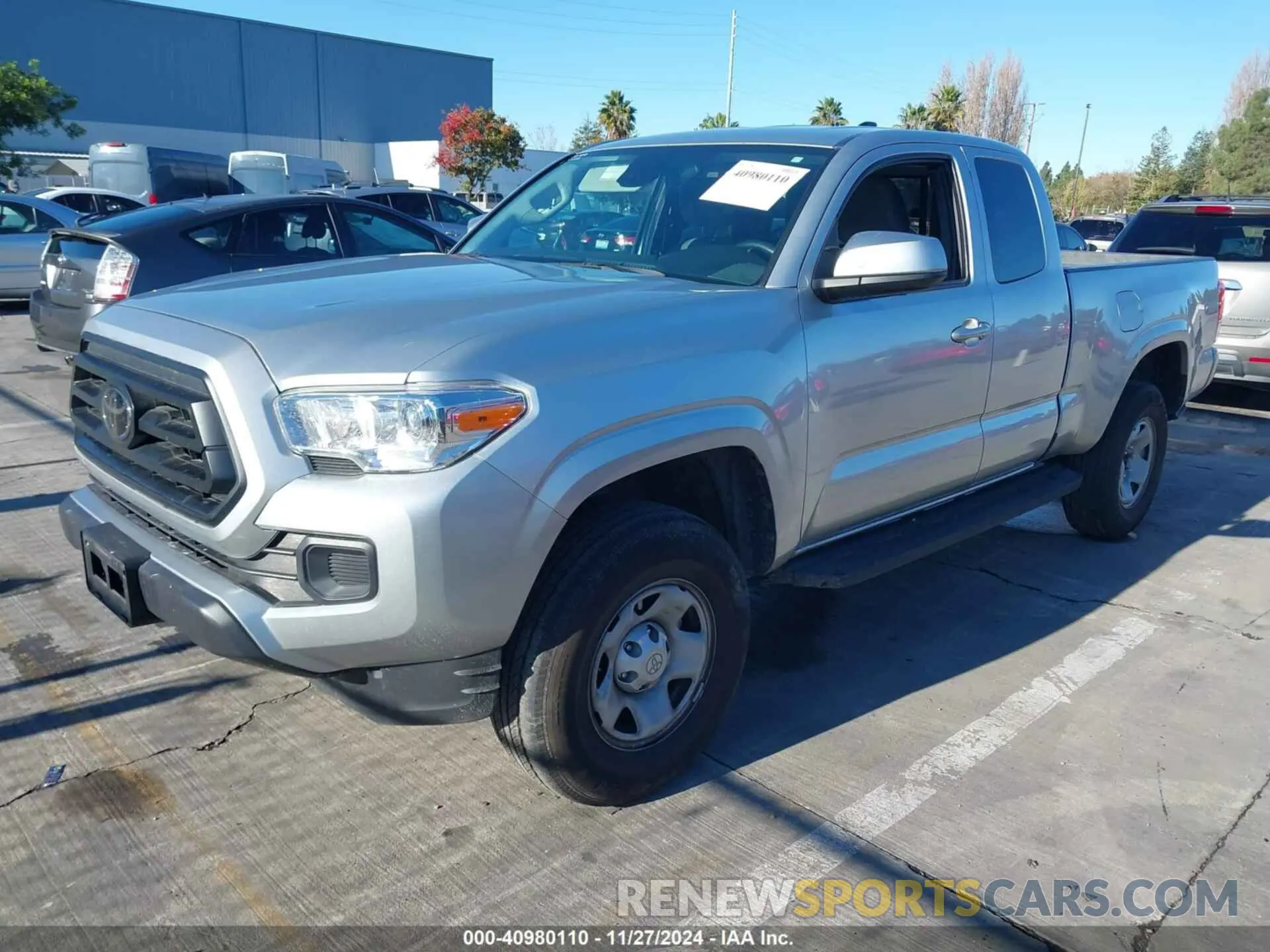 2 fotografías del automóvil dañado 3TYSX5EN6PT019850 TOYOTA TACOMA 2023