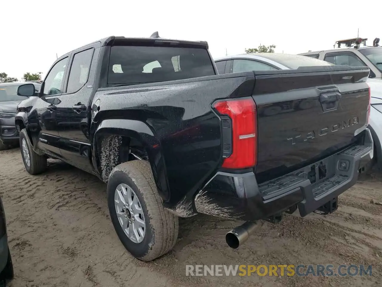 2 fotografías del automóvil dañado 3TMKB5FN1RM001347 TOYOTA TACOMA 2024