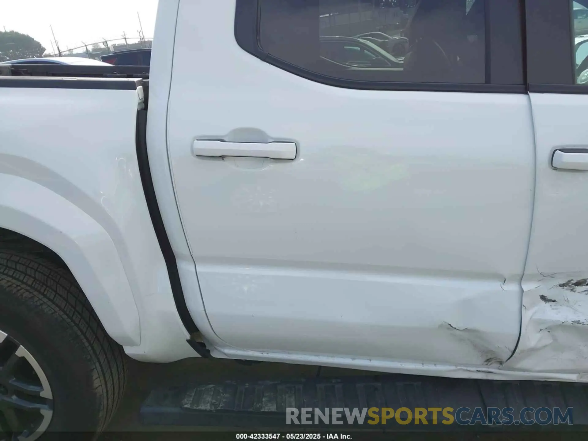 17 fotografías del automóvil dañado 3TMKB5FN3RM005643 TOYOTA TACOMA 2024