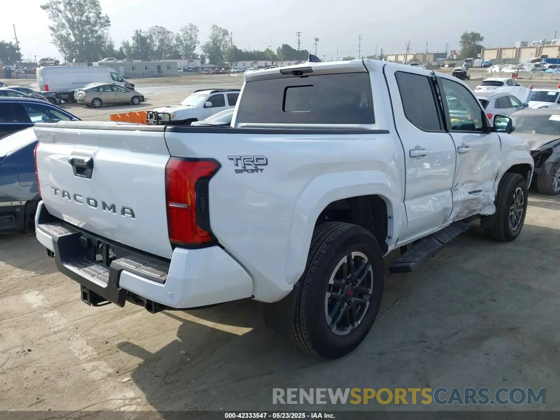 4 fotografías del automóvil dañado 3TMKB5FN3RM005643 TOYOTA TACOMA 2024