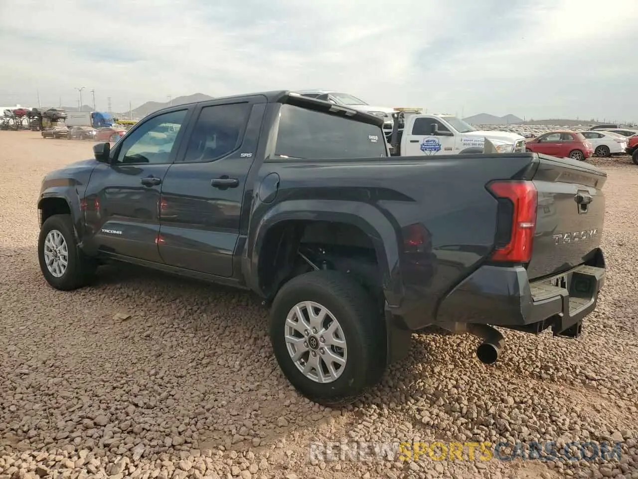 2 fotografías del automóvil dañado 3TMKB5FN5RM004512 TOYOTA TACOMA 2024