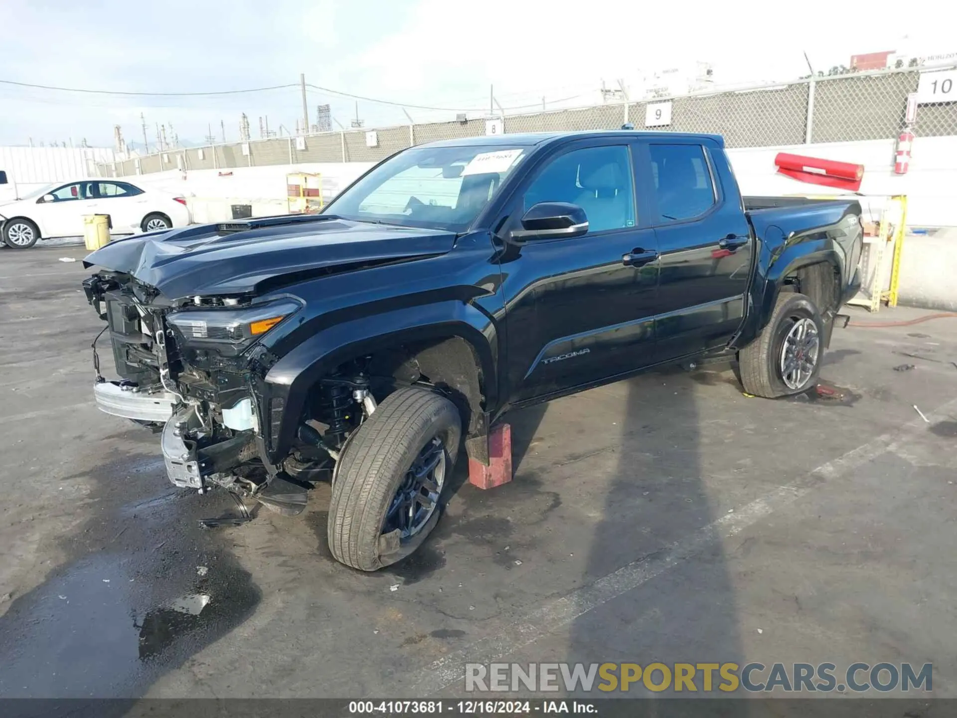 2 fotografías del automóvil dañado 3TMKB5FN5RM006809 TOYOTA TACOMA 2024