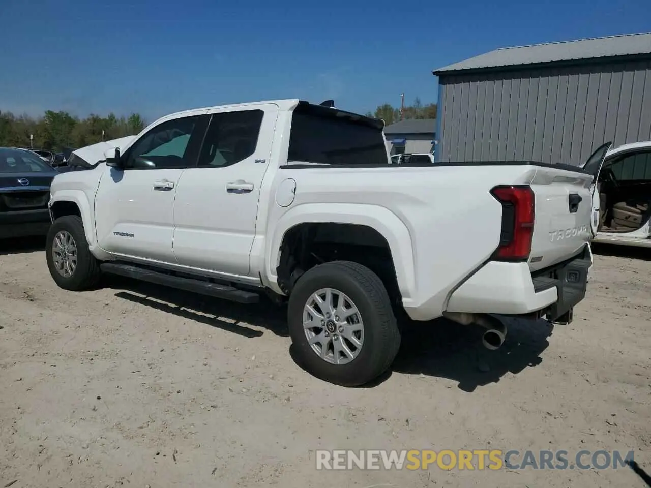 2 fotografías del automóvil dañado 3TMKB5FN5RM016112 TOYOTA TACOMA 2024