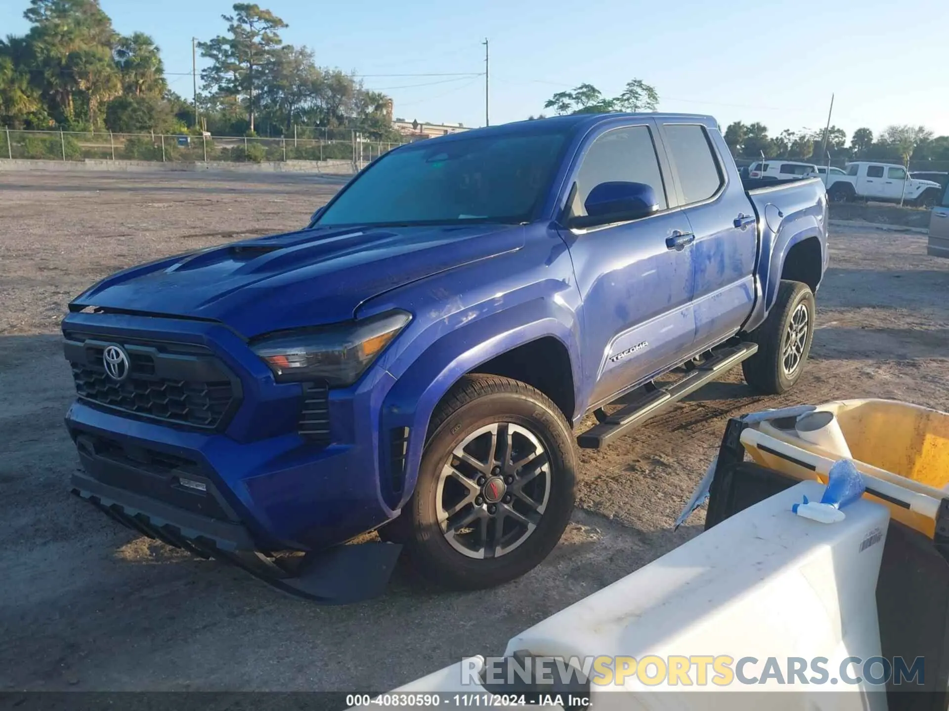 2 fotografías del automóvil dañado 3TMKB5FN6RM003577 TOYOTA TACOMA 2024