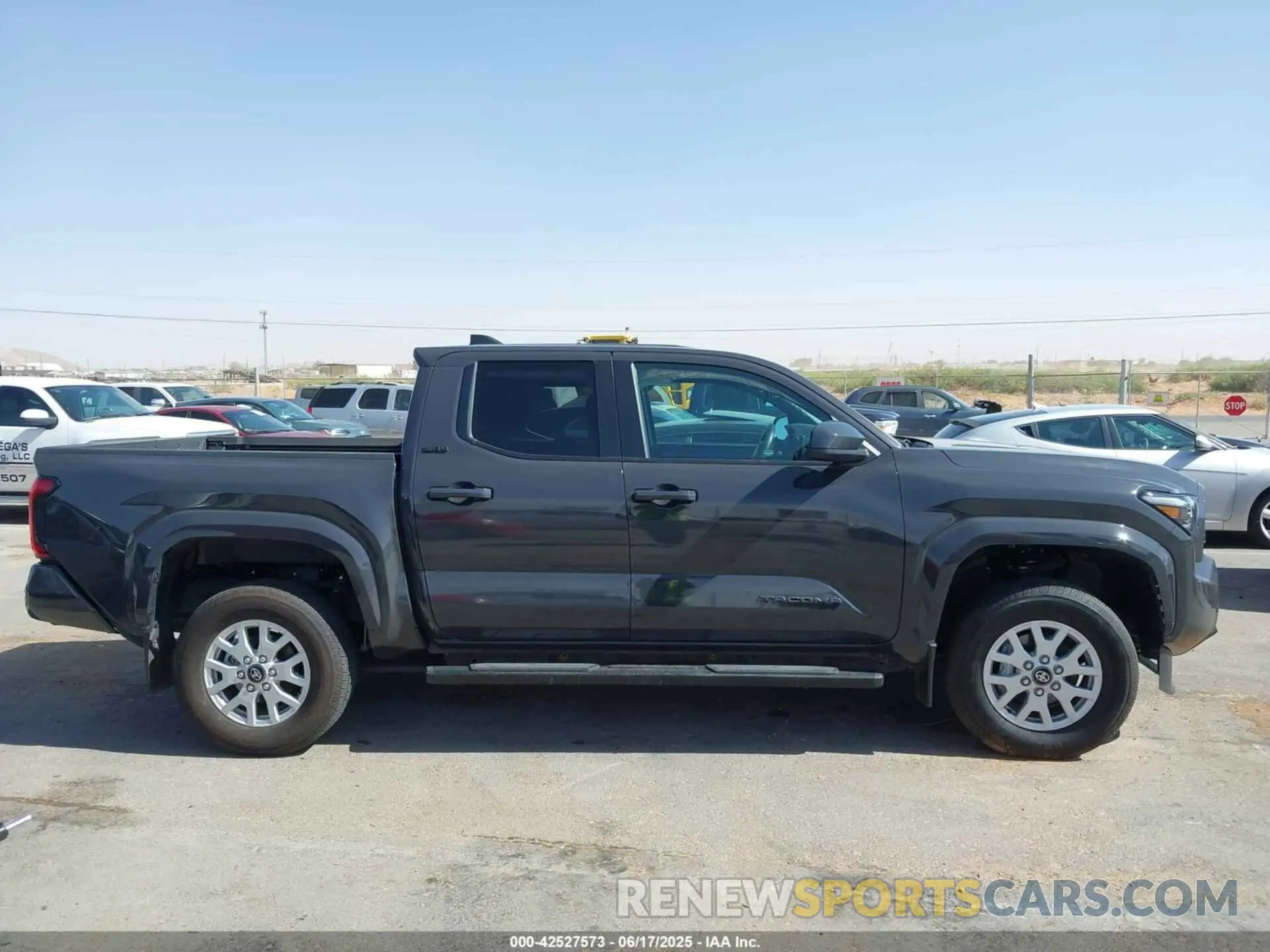 12 fotografías del automóvil dañado 3TMKB5FN6RM008018 TOYOTA TACOMA 2024
