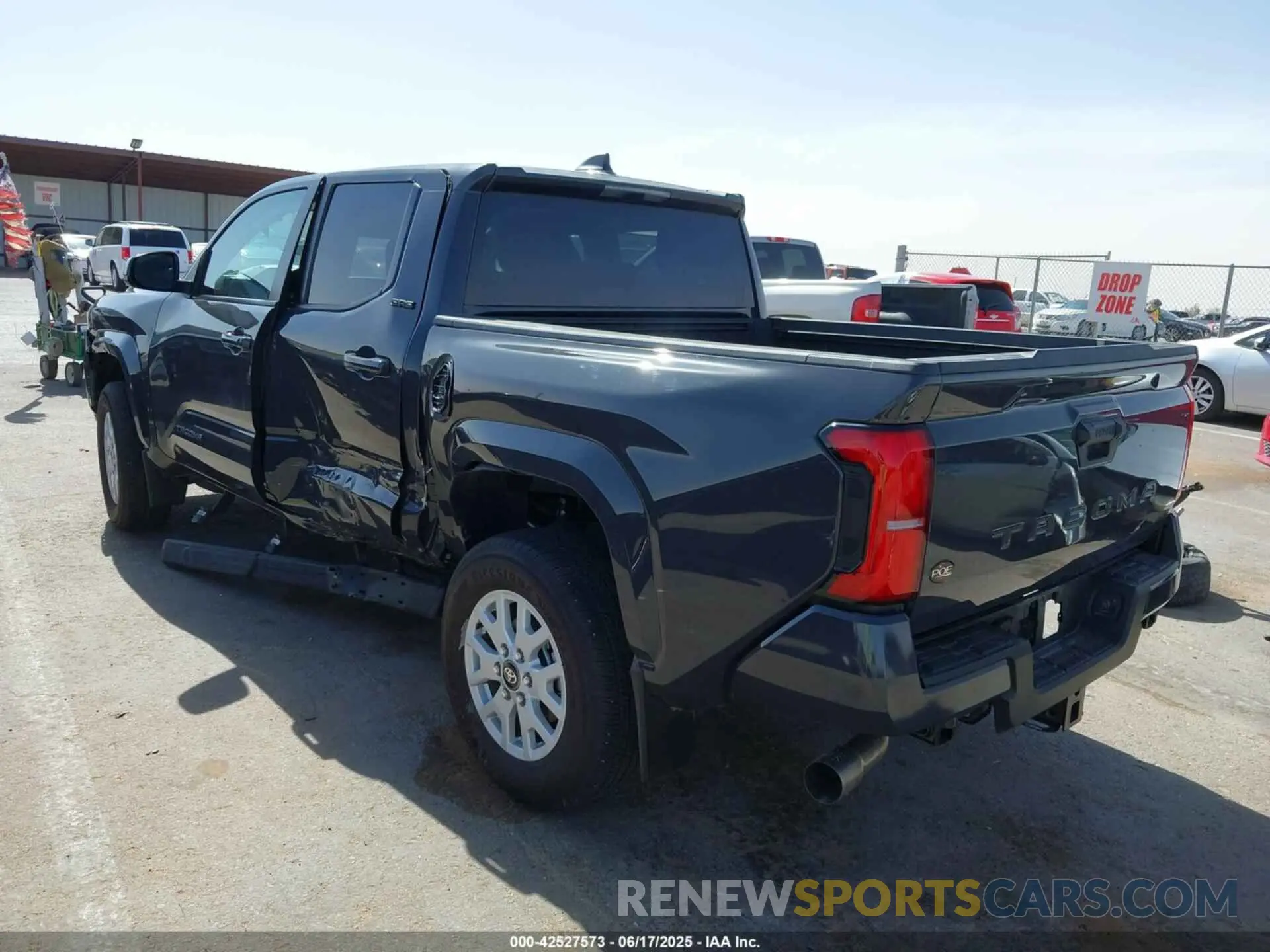 3 fotografías del automóvil dañado 3TMKB5FN6RM008018 TOYOTA TACOMA 2024