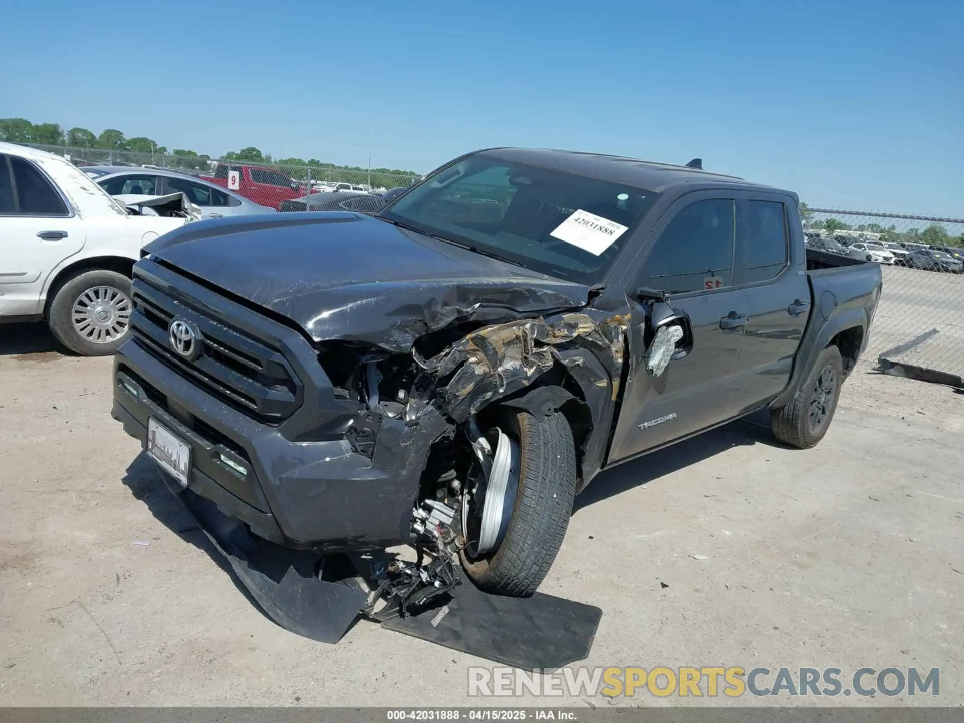 2 fotografías del automóvil dañado 3TMKB5FN7RM022347 TOYOTA TACOMA 2024
