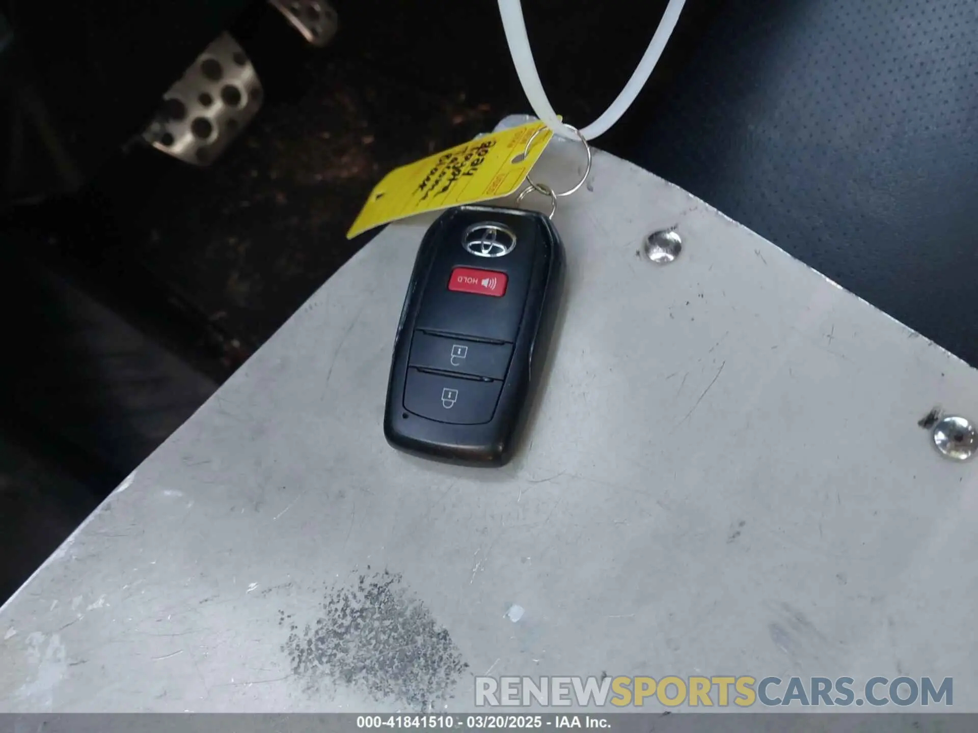 11 fotografías del automóvil dañado 3TMKB5FN8RM002575 TOYOTA TACOMA 2024