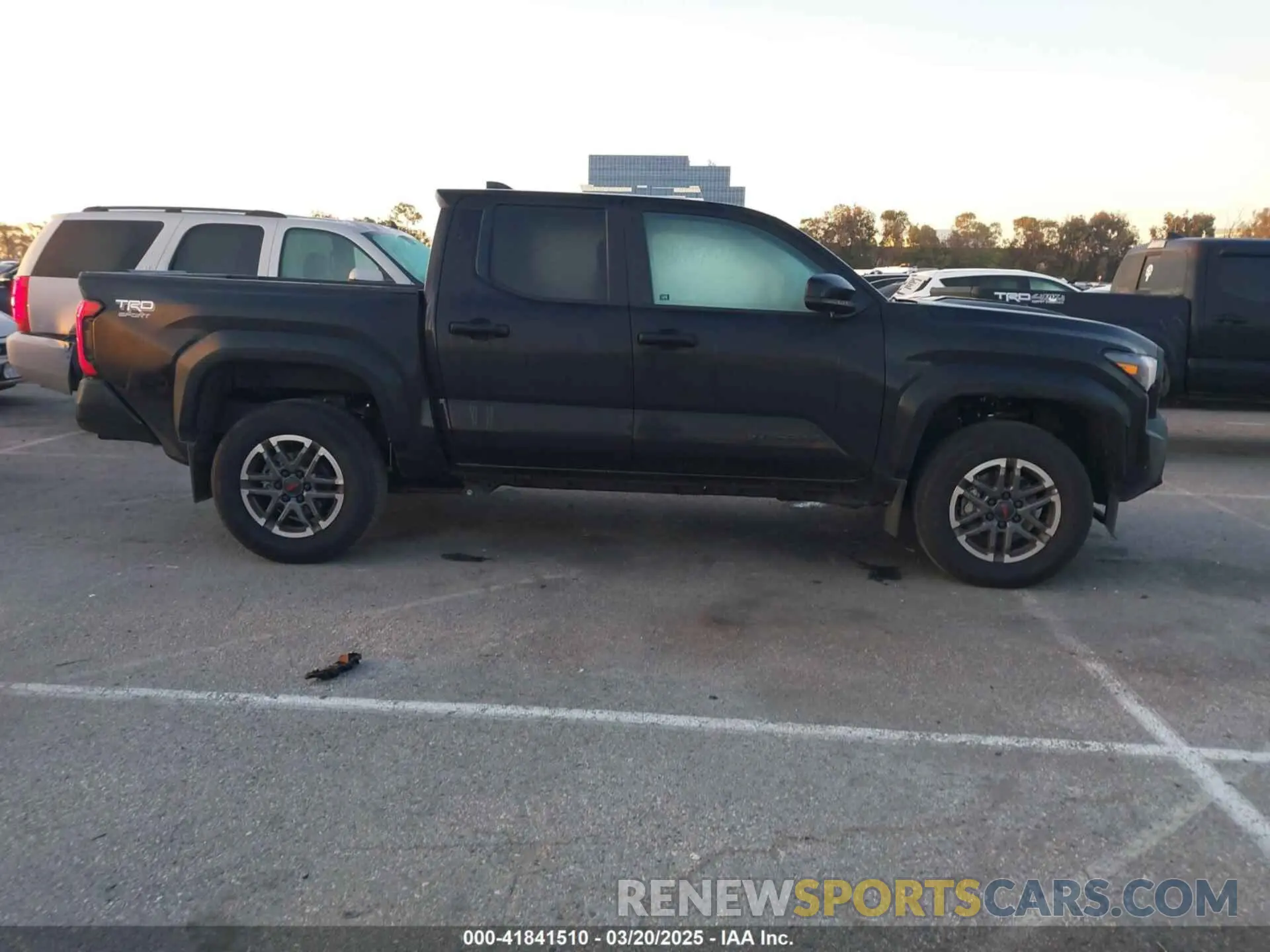 14 fotografías del automóvil dañado 3TMKB5FN8RM002575 TOYOTA TACOMA 2024