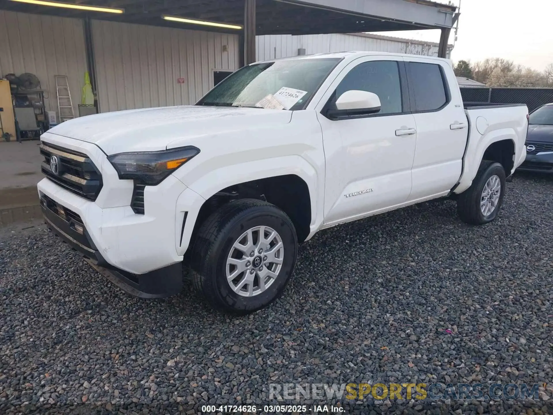2 fotografías del automóvil dañado 3TMKB5FN8RM011213 TOYOTA TACOMA 2024