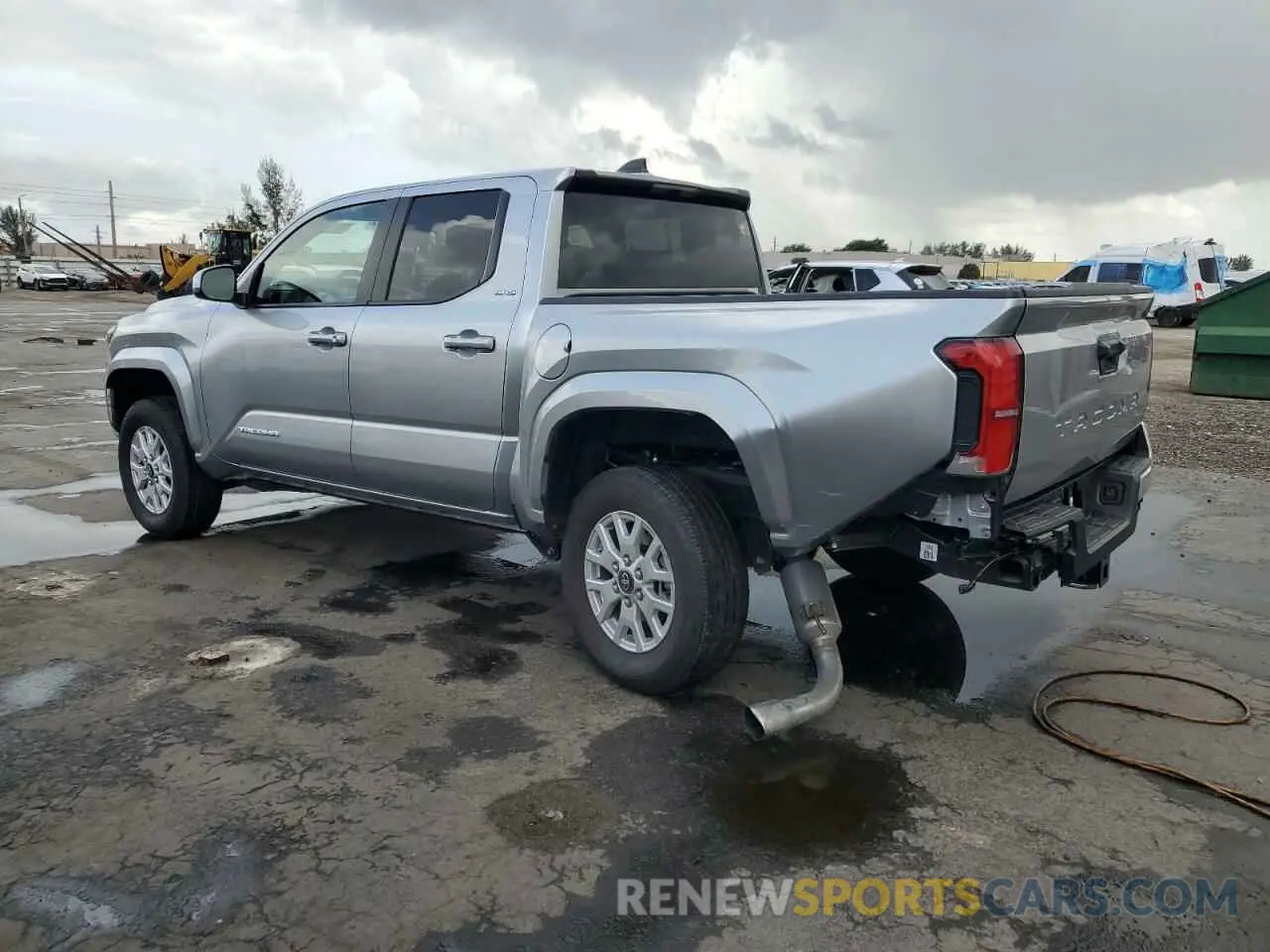 2 fotografías del automóvil dañado 3TMKB5FN8RM021630 TOYOTA TACOMA 2024