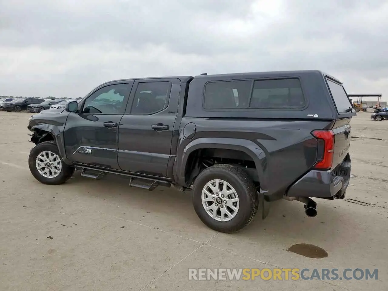 2 fotografías del automóvil dañado 3TMKB5FN9RM017215 TOYOTA TACOMA 2024