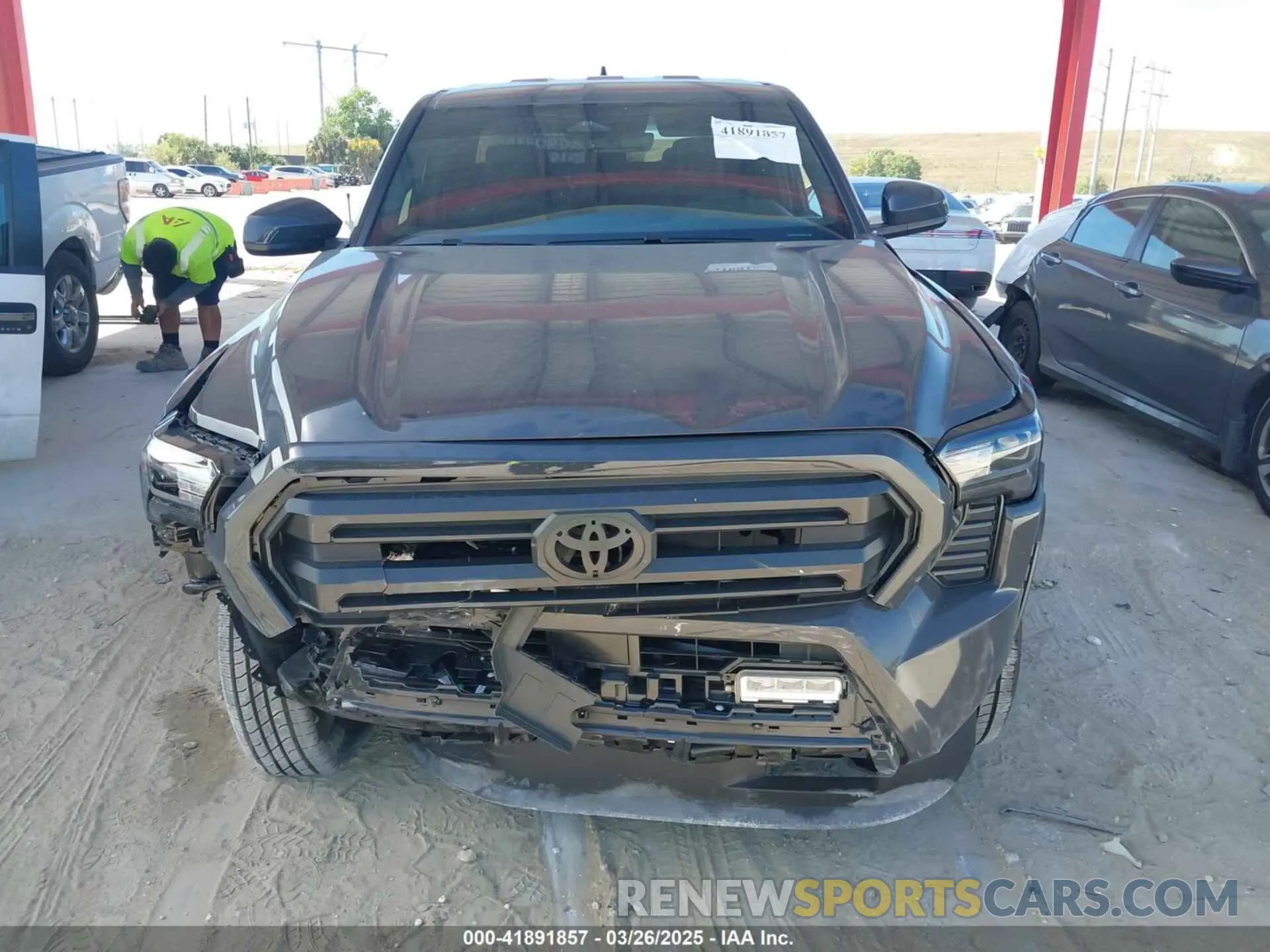 12 fotografías del automóvil dañado 3TMKB5FN9RM020325 TOYOTA TACOMA 2024