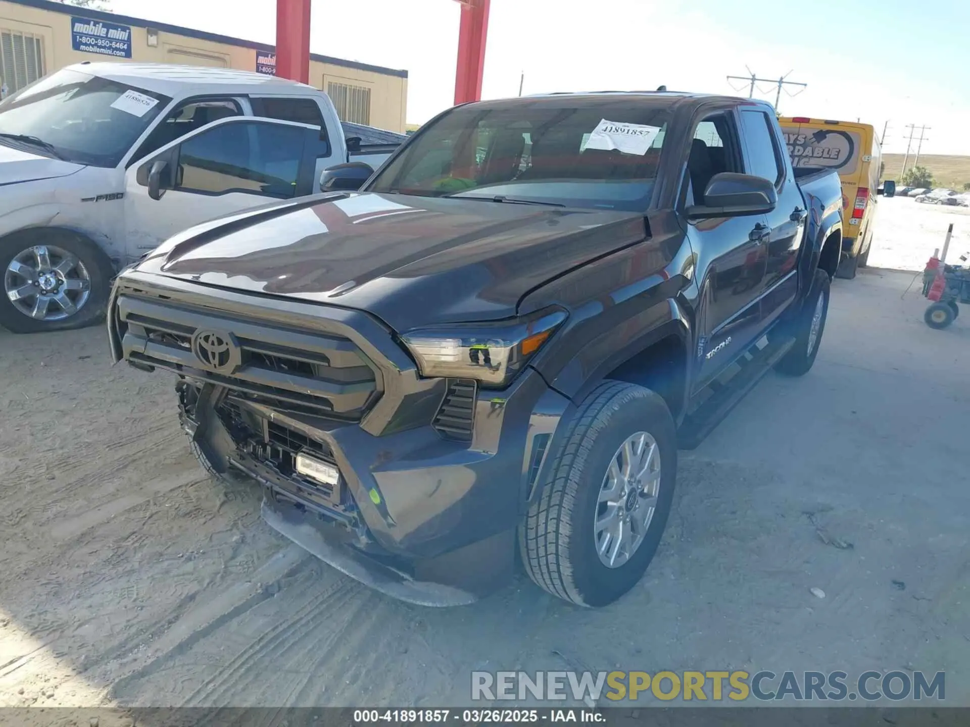 2 fotografías del automóvil dañado 3TMKB5FN9RM020325 TOYOTA TACOMA 2024