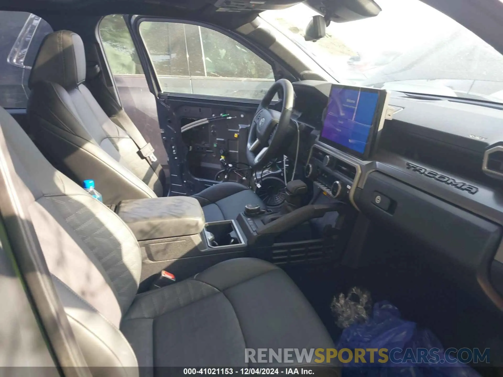 5 fotografías del automóvil dañado 3TMLB5JN0RM017034 TOYOTA TACOMA 2024