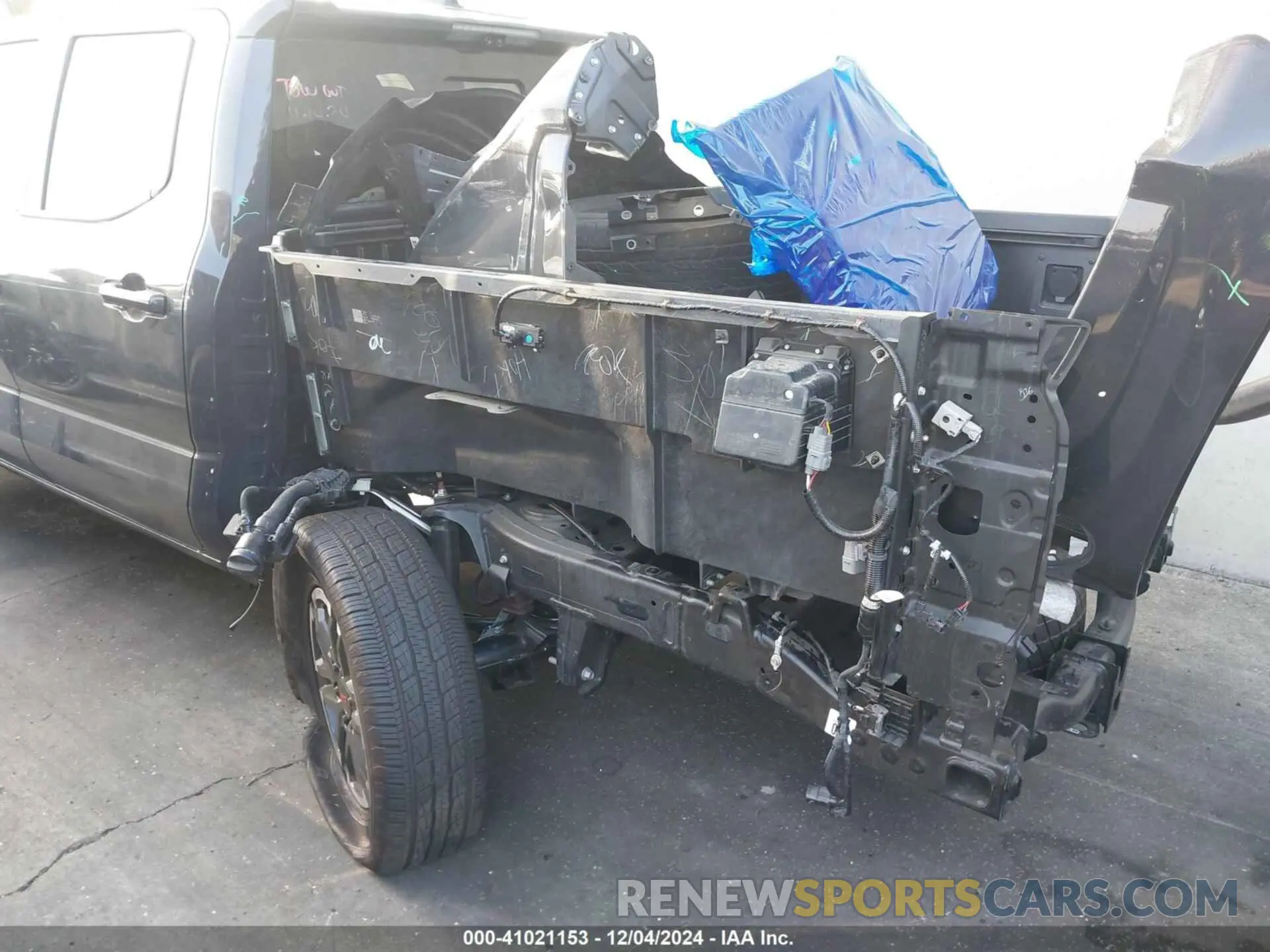 6 fotografías del automóvil dañado 3TMLB5JN0RM017034 TOYOTA TACOMA 2024