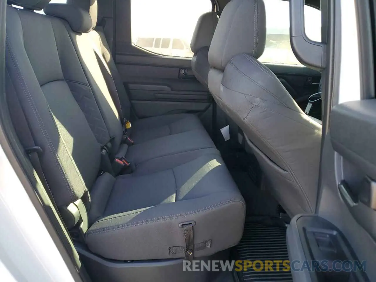 10 fotografías del automóvil dañado 3TMLB5JN0RM022718 TOYOTA TACOMA 2024