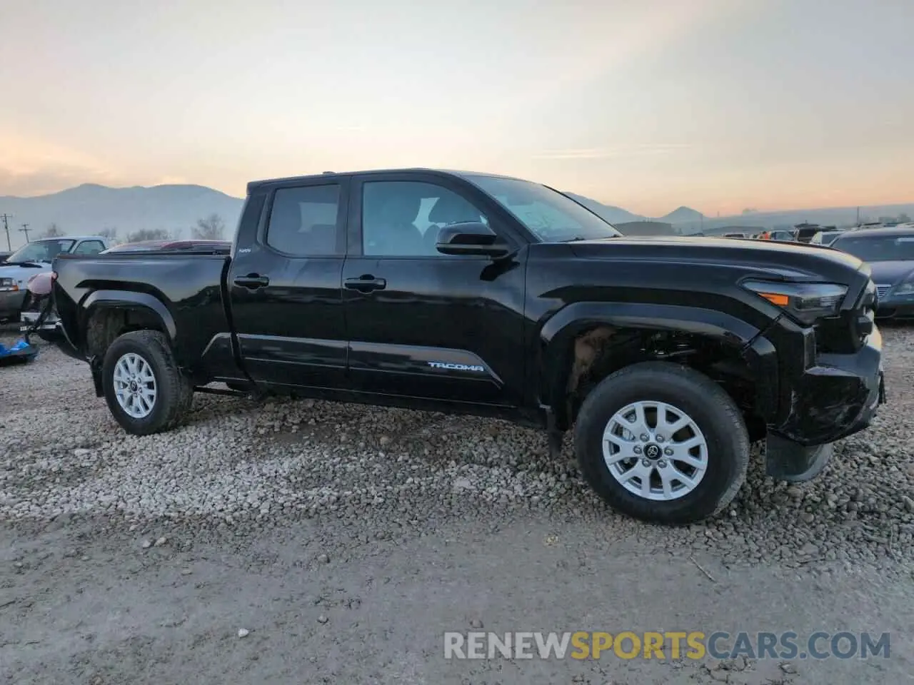 4 fotografías del automóvil dañado 3TMLB5JN0RM030432 TOYOTA TACOMA 2024