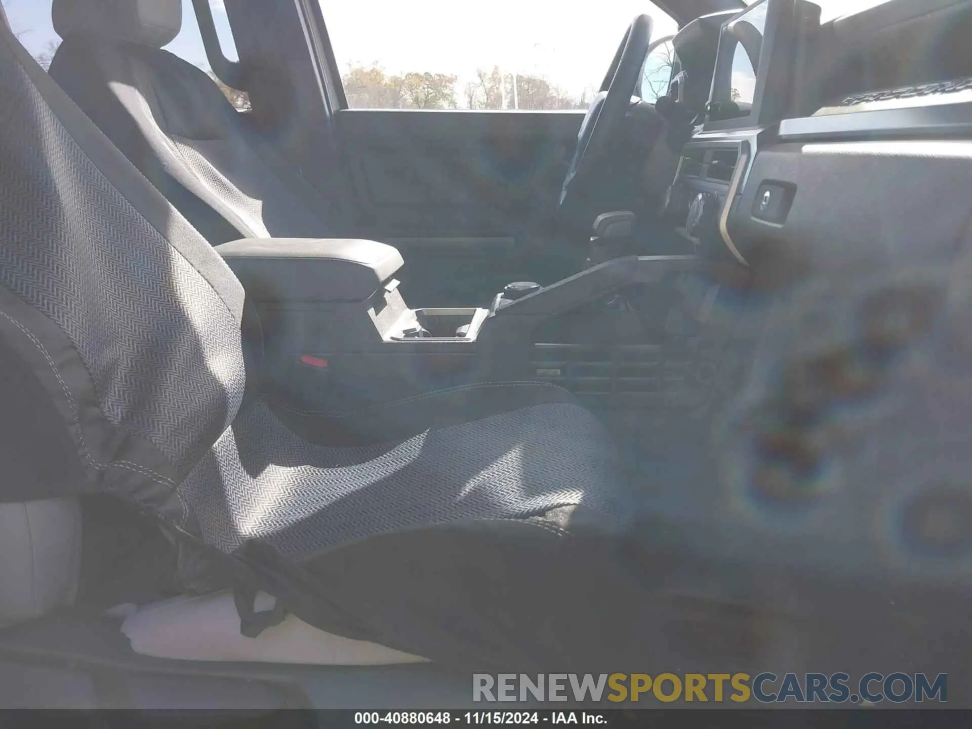 5 fotografías del automóvil dañado 3TMLB5JN0RM041690 TOYOTA TACOMA 2024