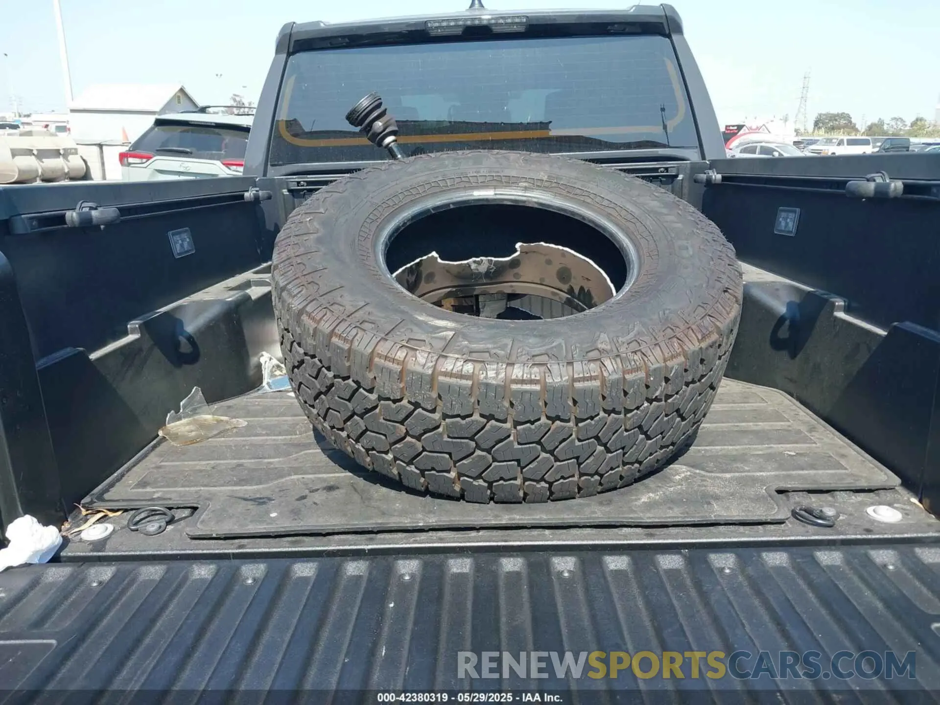 11 fotografías del automóvil dañado 3TMLB5JN0RM047764 TOYOTA TACOMA 2024