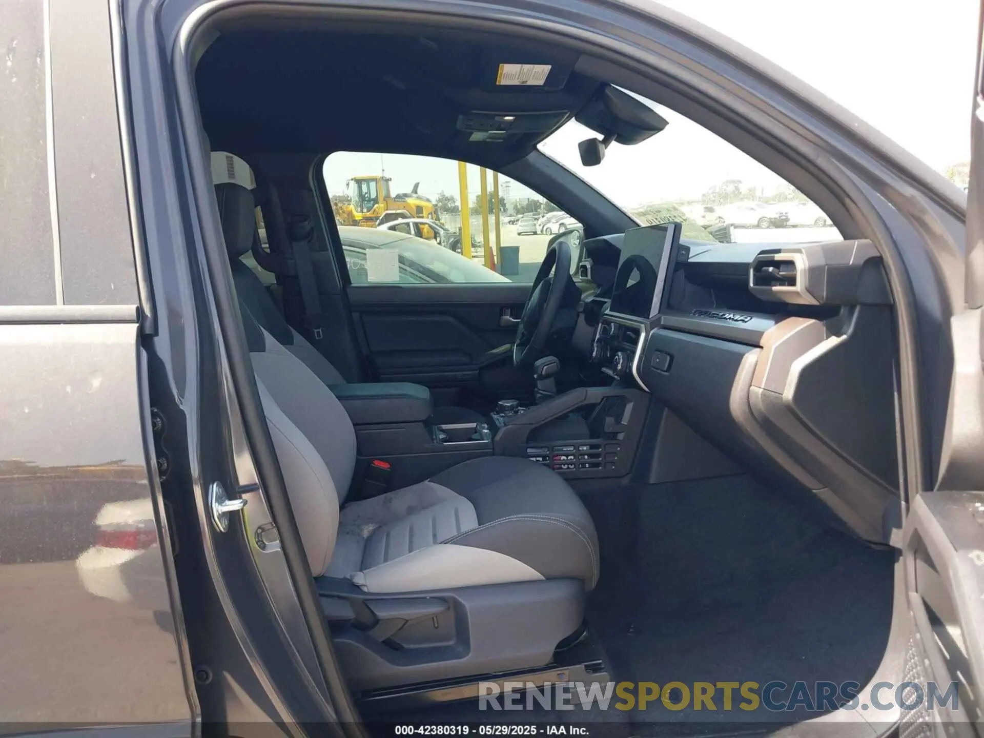 5 fotografías del automóvil dañado 3TMLB5JN0RM047764 TOYOTA TACOMA 2024