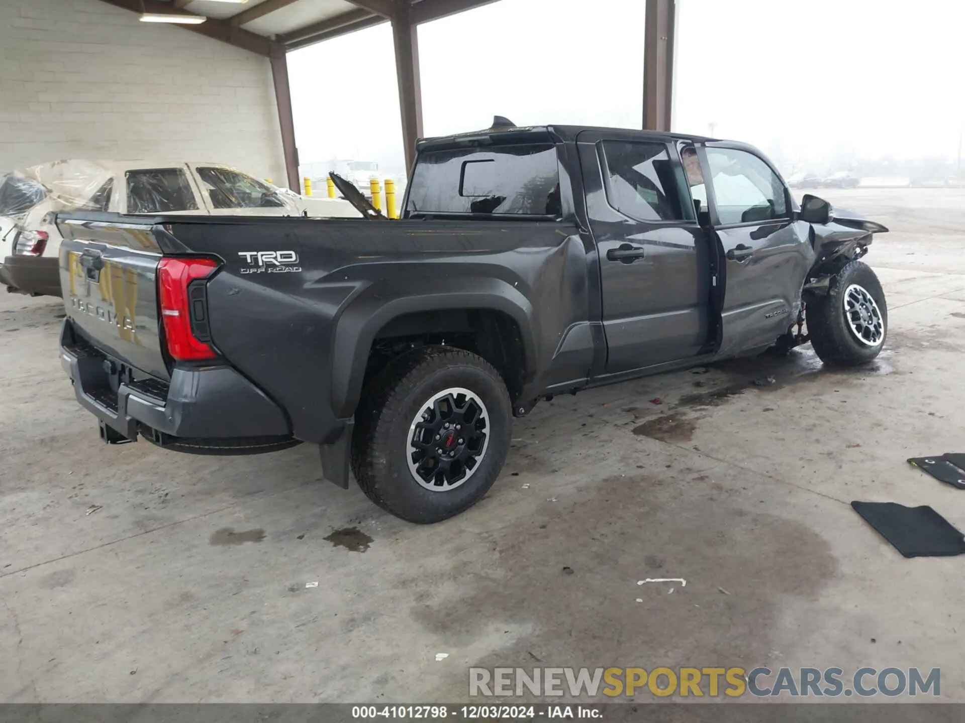 4 fotografías del automóvil dañado 3TMLB5JN0RM055766 TOYOTA TACOMA 2024