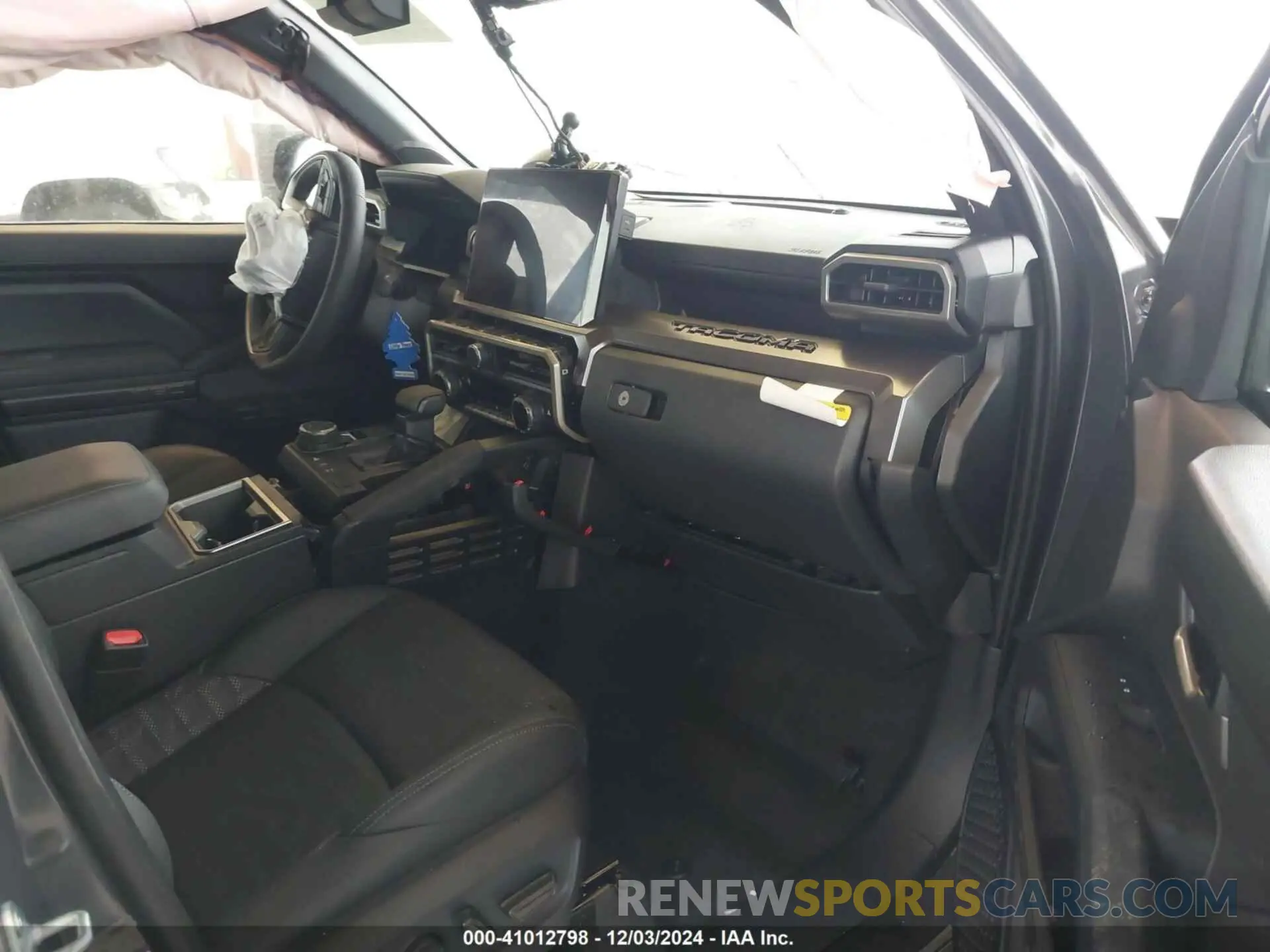 5 fotografías del automóvil dañado 3TMLB5JN0RM055766 TOYOTA TACOMA 2024